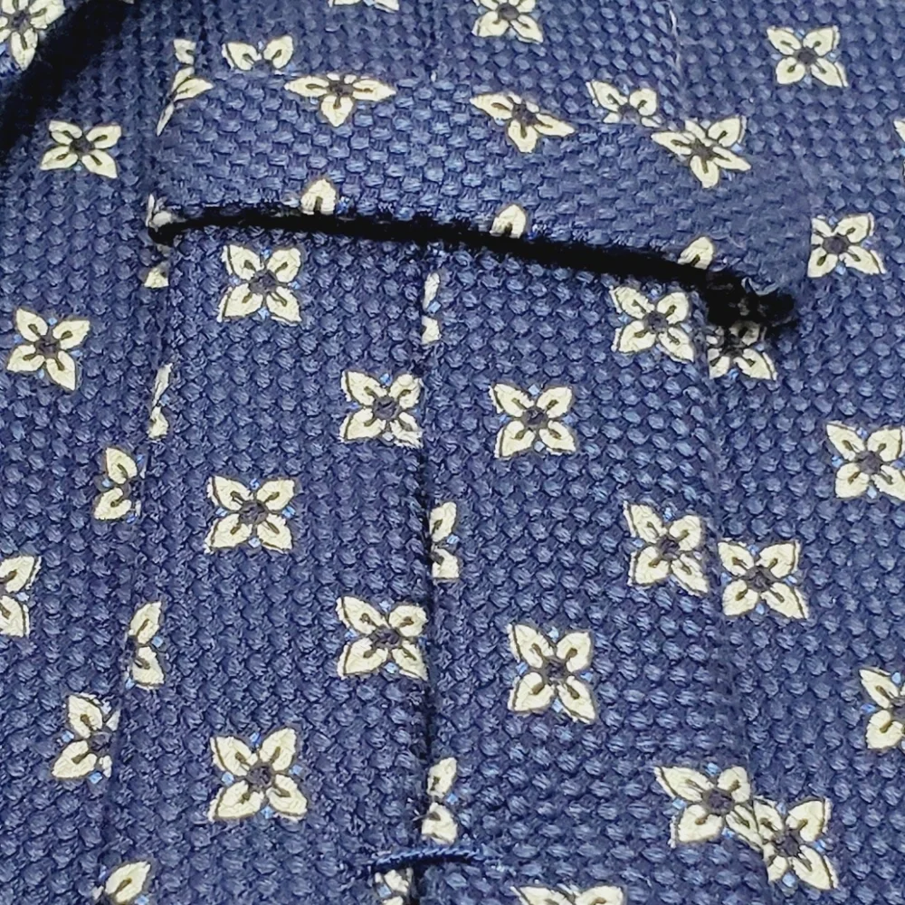 Cremieux Blue Geometric Men's Designer Silk Necktie Jacquard Fabric 57x3.75" - Picture 2 of 5